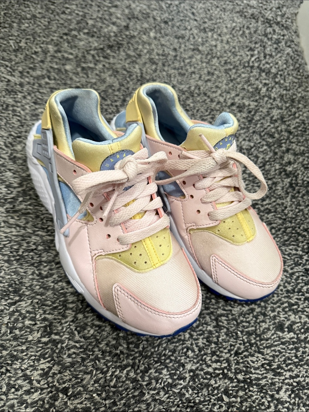 Huarache Nike Sneakers size 3.5